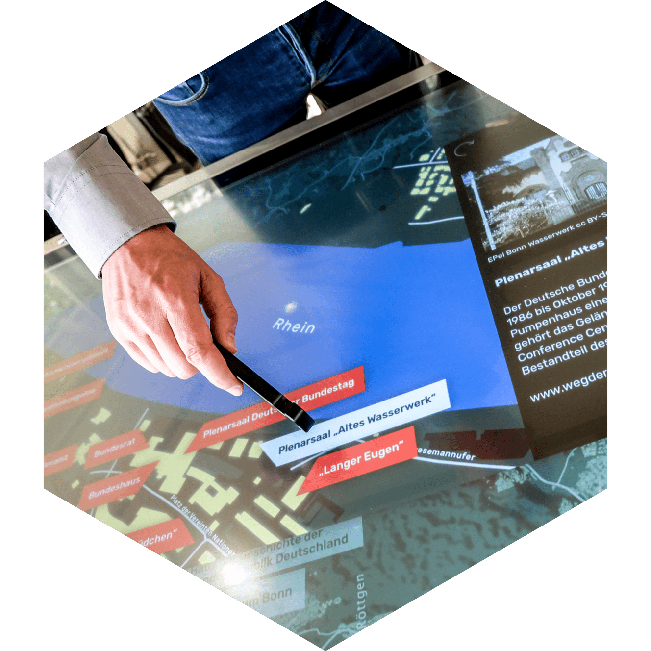 UI Design Petersberg – Medientisch von vorne