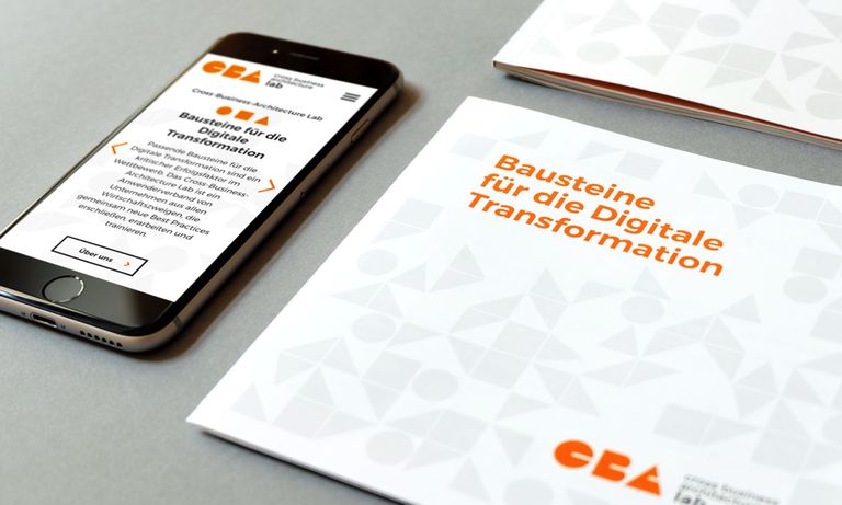 CBA-Lab Corporate Design auf Broschüren-Cover und iPhone.