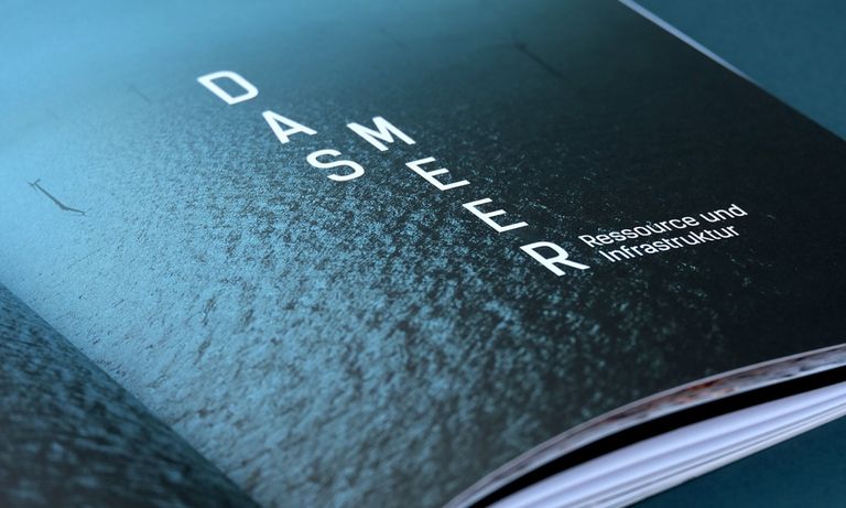 Editorial Design DLR Kapitel-Doppelseite 'Das Meer – Ressource und Infrastruktur'