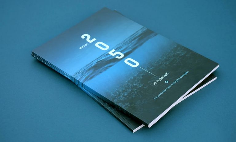 Deutsches Zentrum für Luft- und Raumfahrt – Editorial Design Broschüre „Maritim 2050“